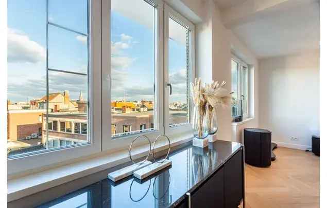 Huur 1 slaapkamer appartement van 121 m² in Antwerp