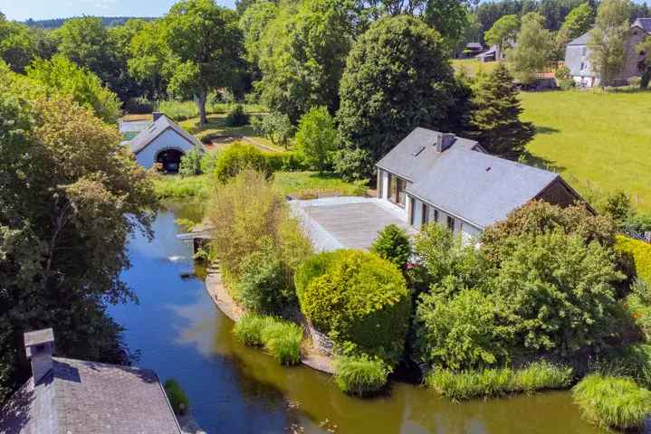 Te koop villa in Bovigny met superbe domaine en moellons