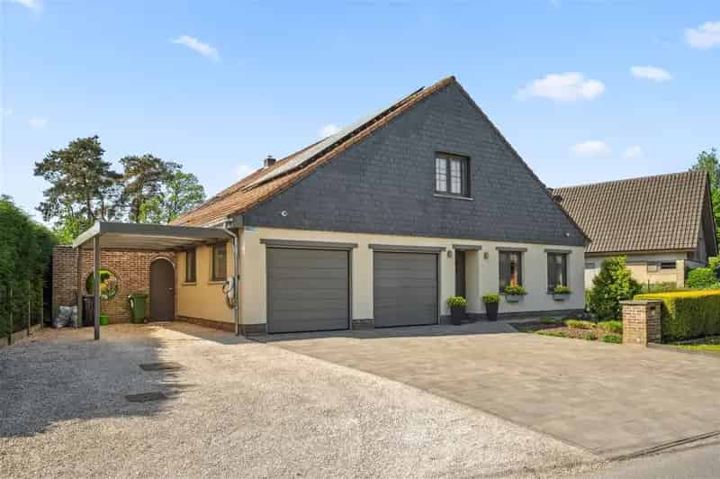 Huis te koop 5 kamers  Dubbele garage Zuidgerichte tuin