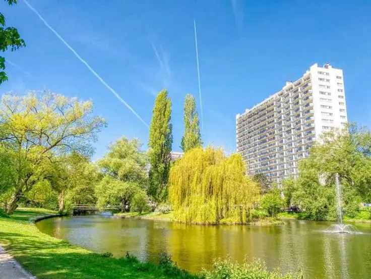 Appartement te koop met 3 slaapkamers en terras in Marius Renard