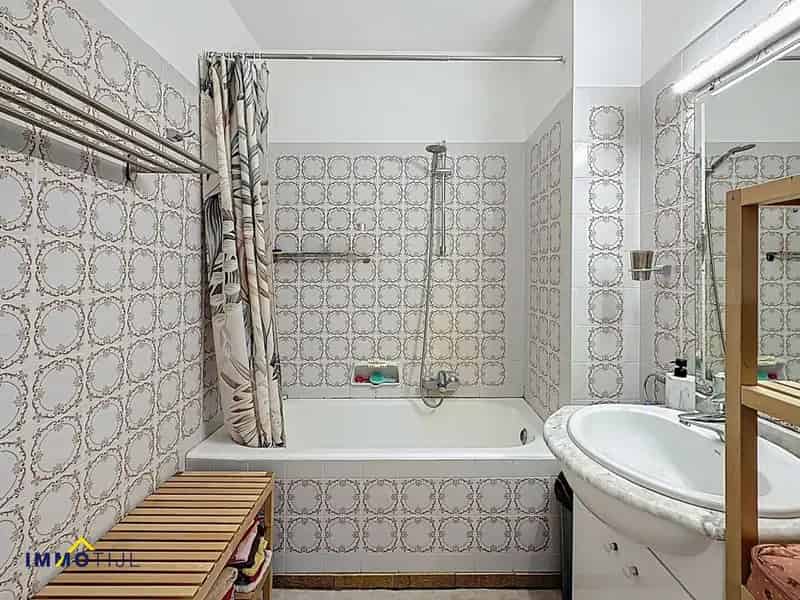 Lichtrijk appartement met 2 slpks en garage te Denderleeuw!