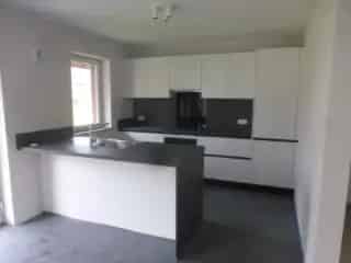 Moderne Villa te Huur Ciplet 3 slaapkamers Grote Tuin