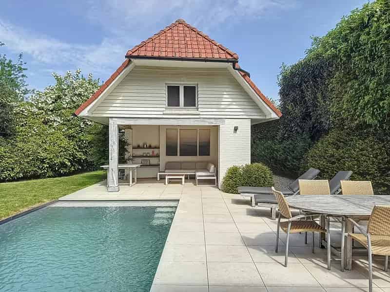 Huis te huur Hove: luxe villa met verwarmd zwembad