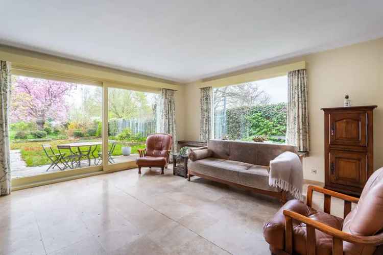 Jaren 70 Villa met Grote Tuin en Zolder Haacht