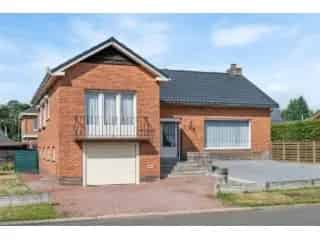 Huis te koop - Ruime gezinswoning met garage en tuin
