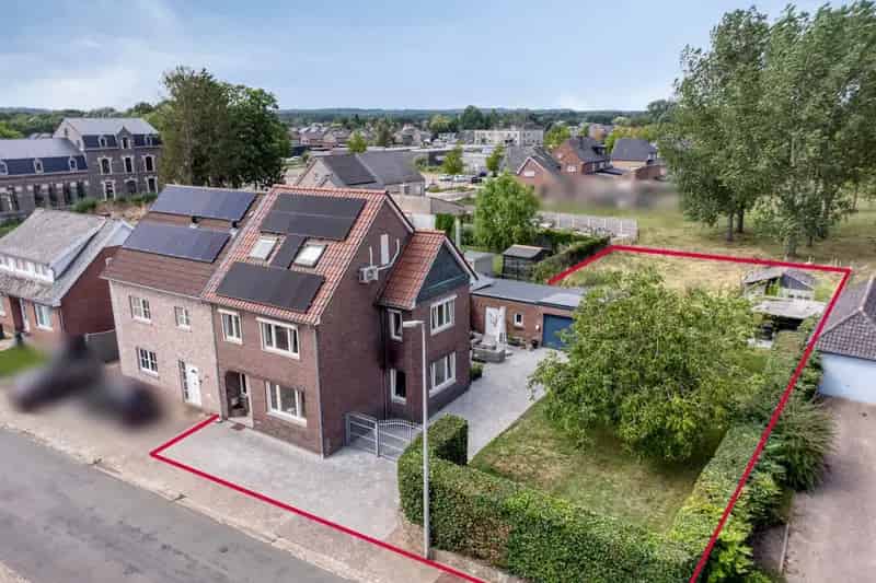 Huis te koop Maasmechelen: Instapklaar met tuin, zonnepanelen en laadpaal