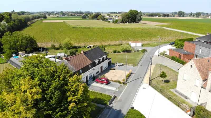 Landelijke woning te renoveren met 4 slaapkamers en grote tuin