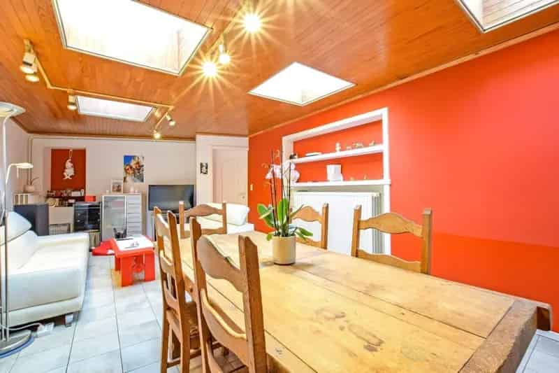 Woning met polyvalente ruimte te Koekelare
