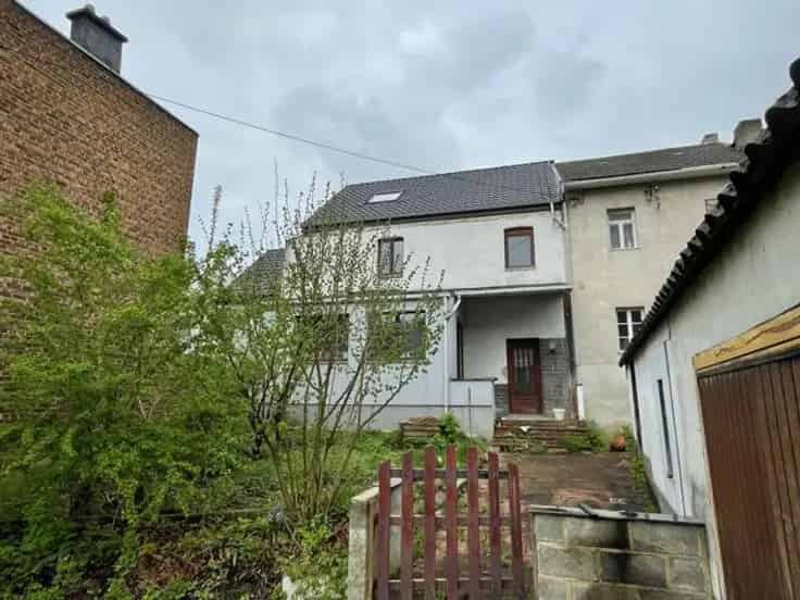 Huis te Koop te renoveren 3 gevels tuin kelder
