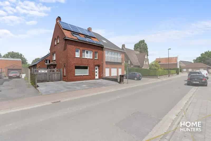 Instapklare gezinswoning met groot bijgebouw in Lichtervelde
