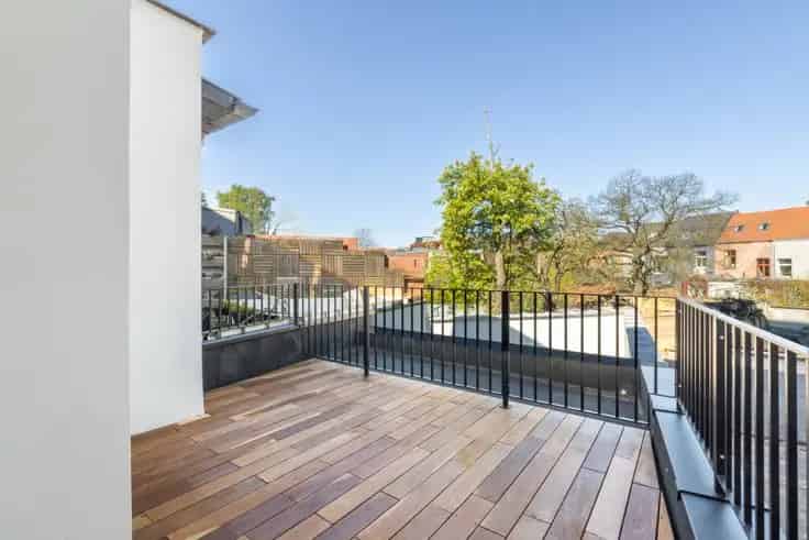 Appartement Te Koop: Instapklaar 1 Slaapkamer Appartement met Terras