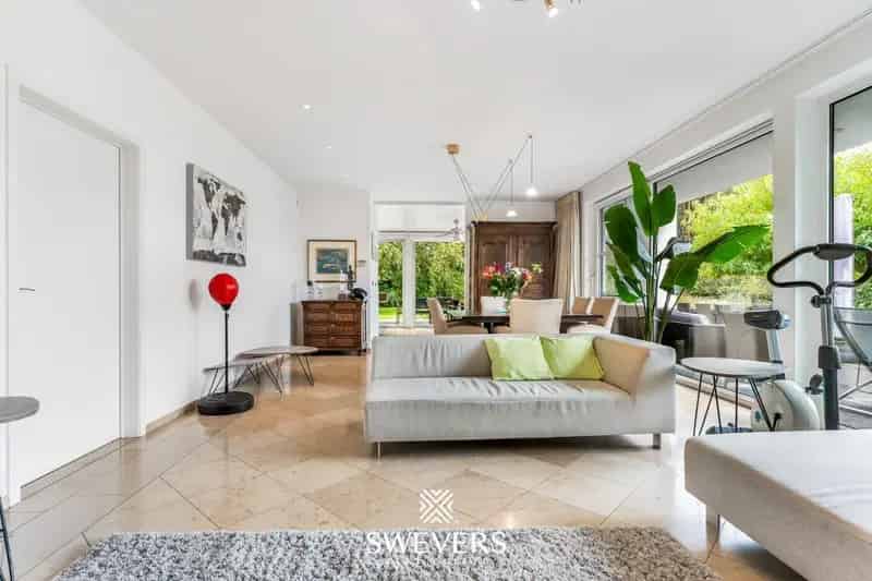 Architecturale Villa met Praktijkruimtes 2500m²