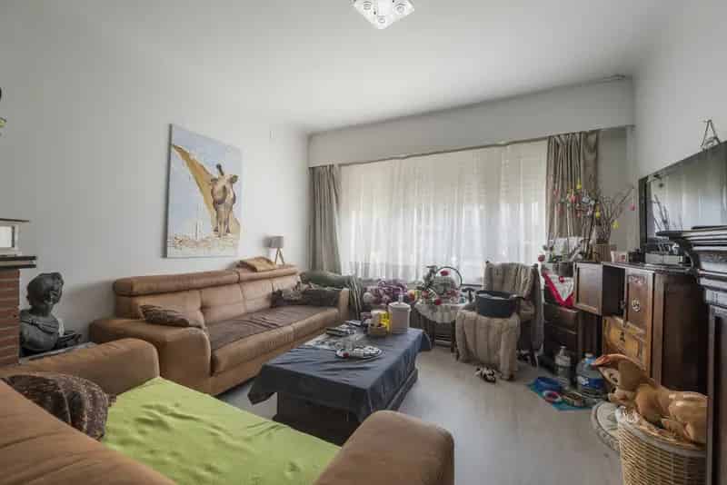 Te renoveren gelijkvloersappartement met tuin in Antwerpen