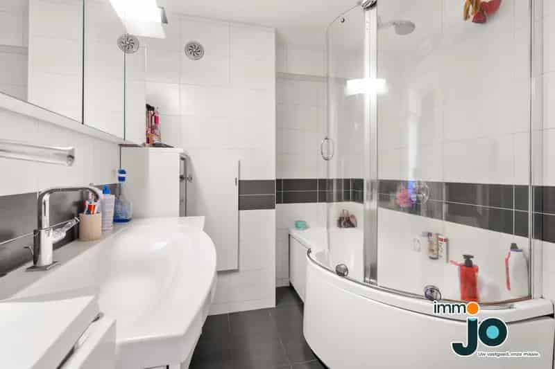 Appartement te Koop Oostende: 2 Slaapkamers, Balkon, Instapklaar