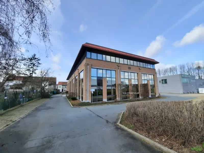Kantoorruimte te huur Ruisbroek 587m²