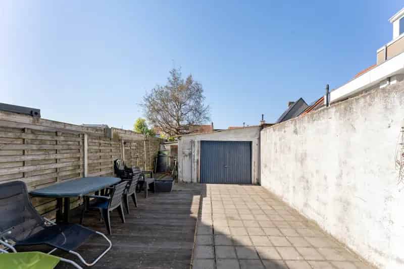 Halfopen woning te renoveren met garage te Zeebrugge-dorp