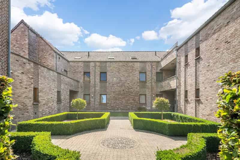 Appartement te koop: 2 slaapkamers, ruim terras, garage, Bilzen