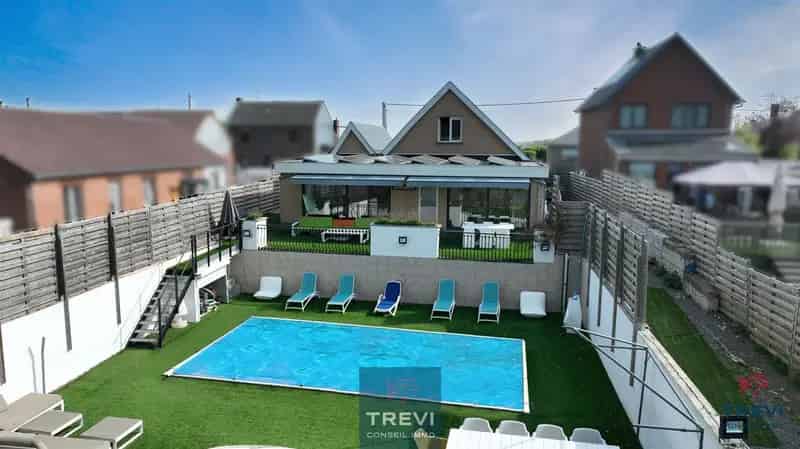 Huis te koop: gerenoveerde villa met zwembad en studio