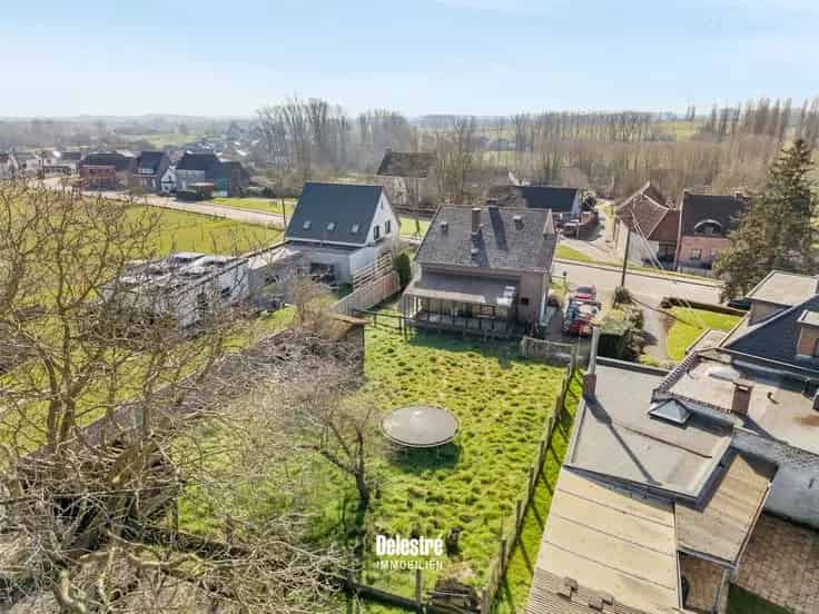 Huis Te Koop  Renovatieparel met 4 slaapkamers en grote tuin