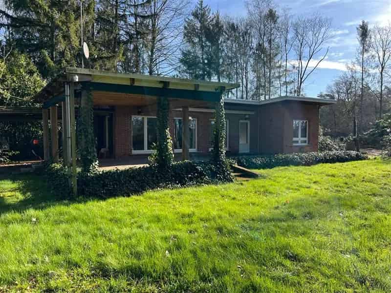 Discrete Laagbouw woning Bosperceel 10000m²