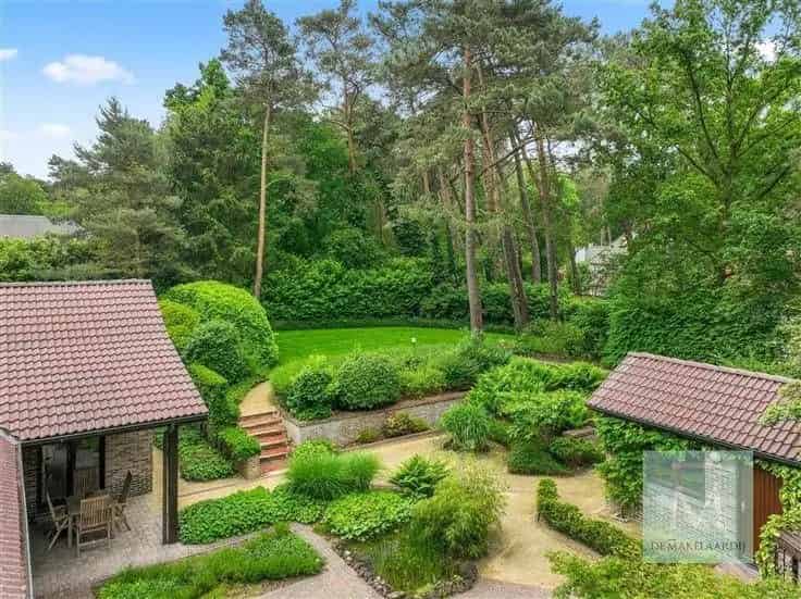 Villa te Koop: Rustige ligging, prachtige tuin & zwembad