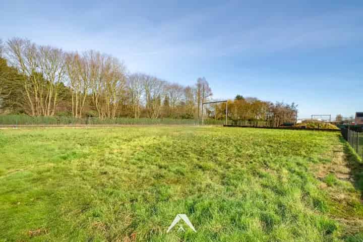 Bouwgrond te Koop Menen: Ruime Kavel in Rustige Wijk