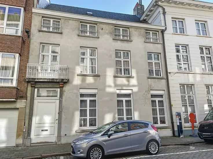 Herenhuis Te Koop Te Renoveren Met Stadstuin Nabij Grote Markt