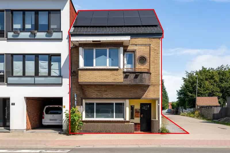Half open bebouwing met 4 slaapkamers en tuin!