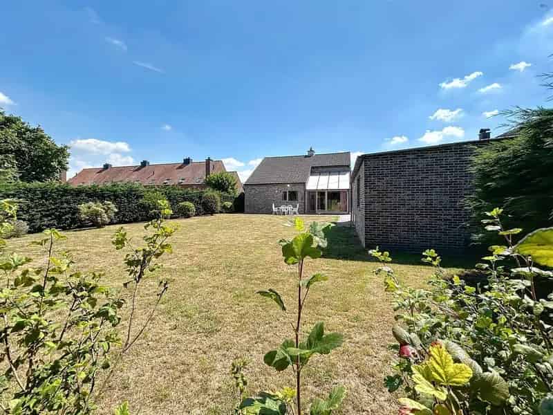 Rustig gelegen en instapklare open bebouwing (type bungalow)  met garage op perceel van 885m²