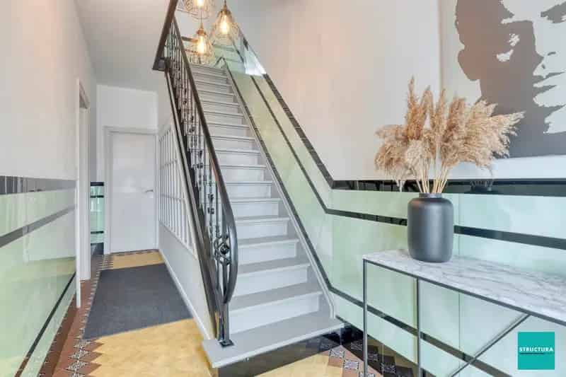 Ruime 4 Slaapkamer Huis te Koop Denderhoutem 235m²