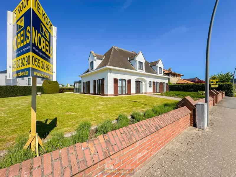 Villa te koop: Ruime gezinswoning te moderniseren