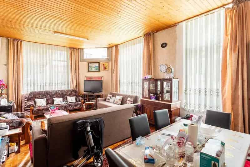 Te renoveren ruime woning nabij 't Zuid