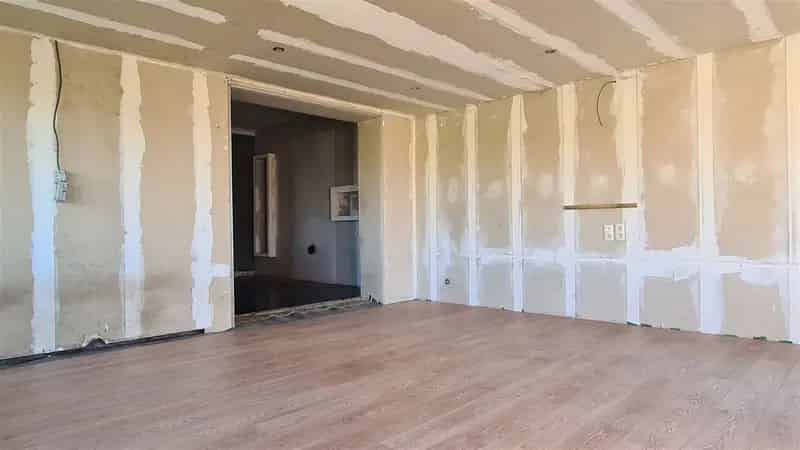 Deels gerenoveerde woning rustige locatie