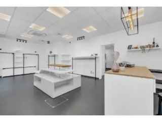 Handelspand te Huur Erembodegem 133m²
