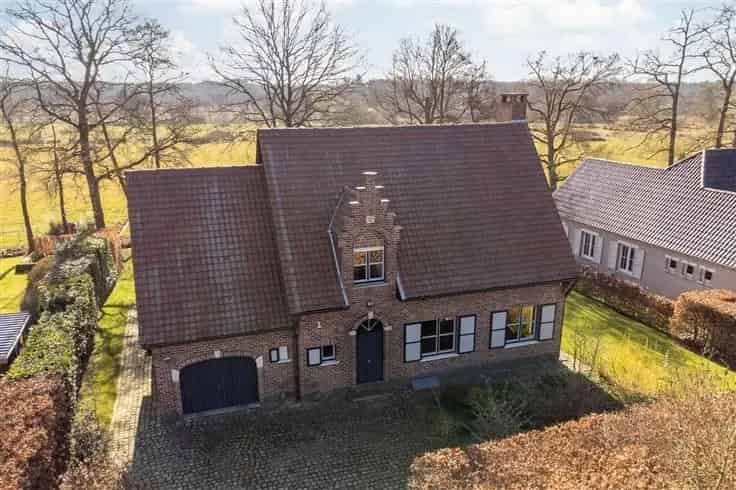 Villa te Koop s Gravenwezel - Ruime gezinswoning met weids uitzicht