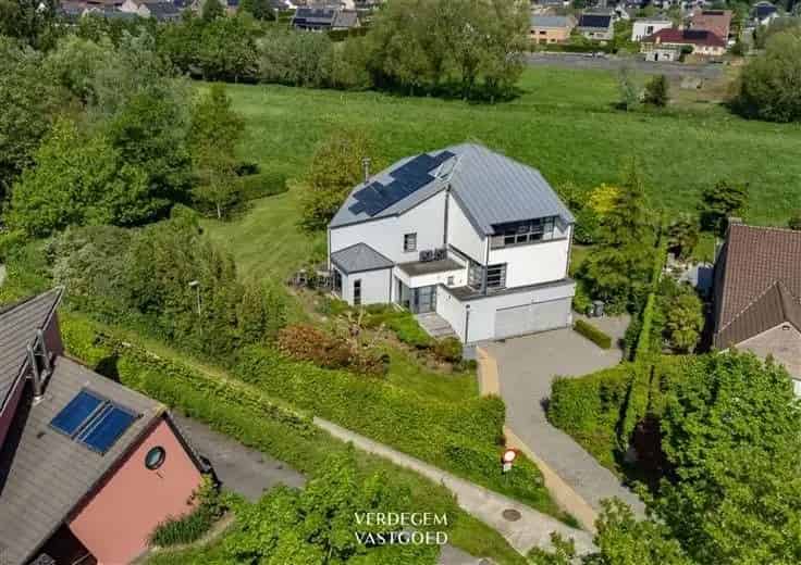 Villa Te Koop 4 slaapkamers 2 badkamers 423m² Gerenoveerd