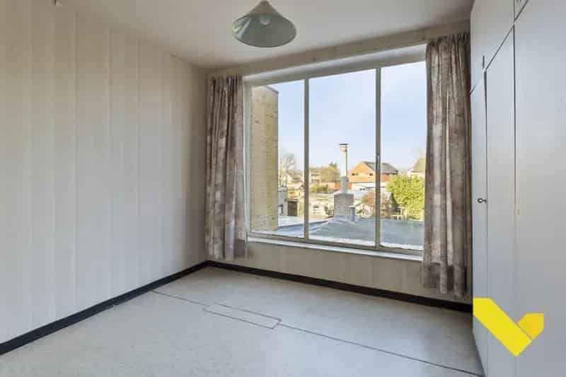 Te renoveren halfopen bebouwing 4 slaapkamers stadstuin