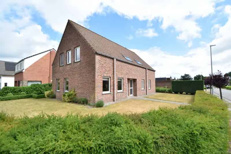Huis te koop met 6 slaapkamers en 2 garages Kasterlee
