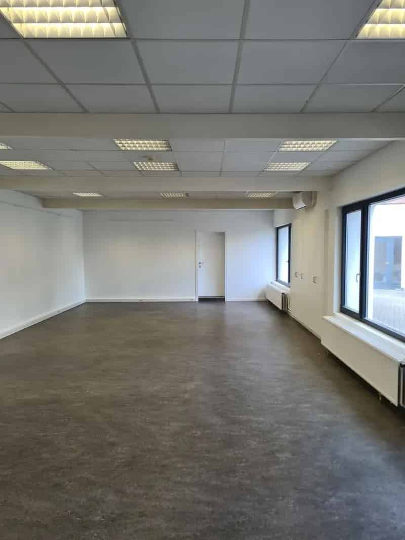 Showroom Kantoor Opslagruimte te Huur Buiten Centrum