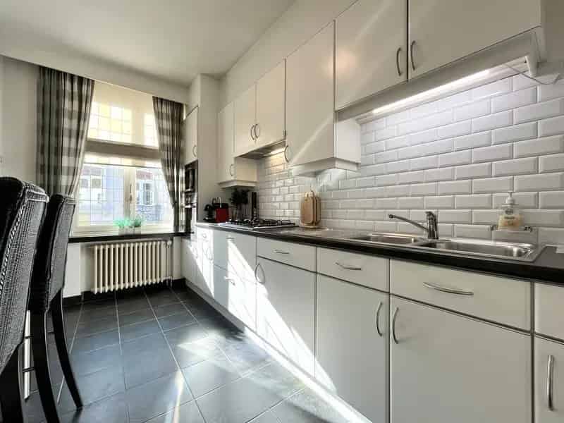 Authentiek herenhuis 4 slpks dubbele garage Brugge