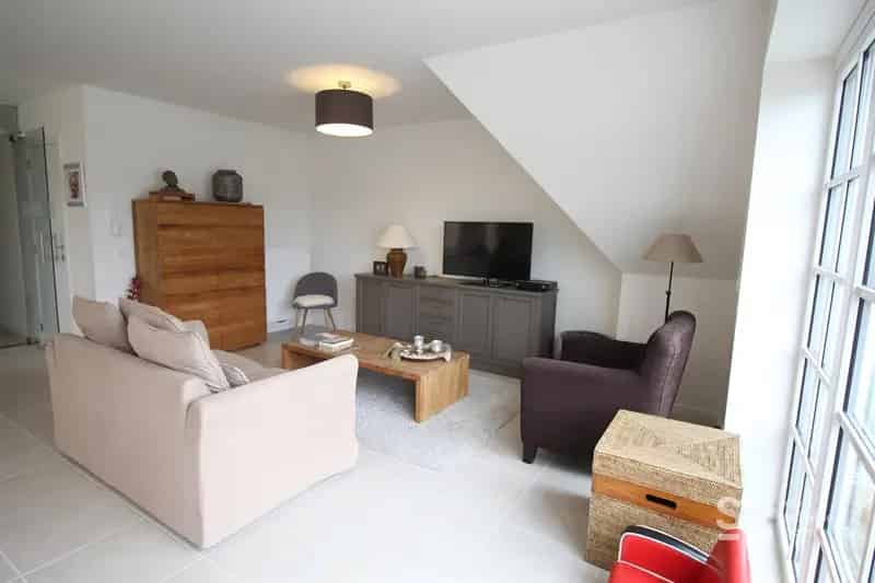 Appartement te koop De Pinte: Ruim 2 slaapkamers, terras, garage