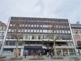 Kantoor te Koop Verviers 622m2  - Ruime Kantoorruimte met Tuin