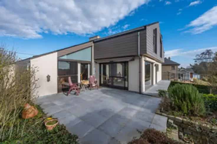 Huis Te Koop: Unieke Jaren 70 Architectenwoning met Tuin en Garage