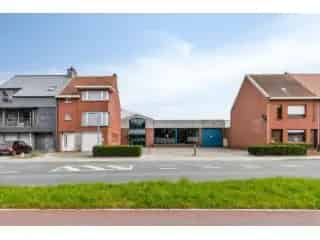 Handelsfonds Bornem - Instapklaar Pand met Woning en Ontwikkelingspotentieel