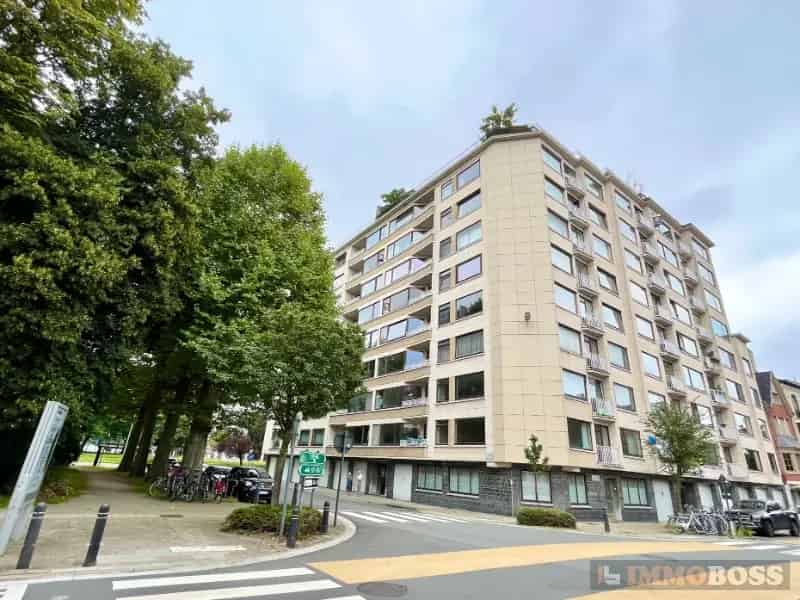 Ruim 2 Slaapkamer Appartement Acht Mei Plein