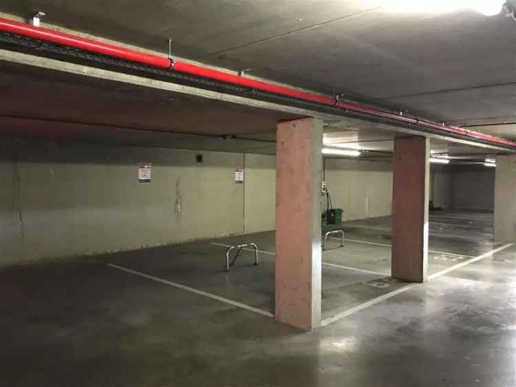 Huren parkeerplaats centrum Bree met autostaanplaats