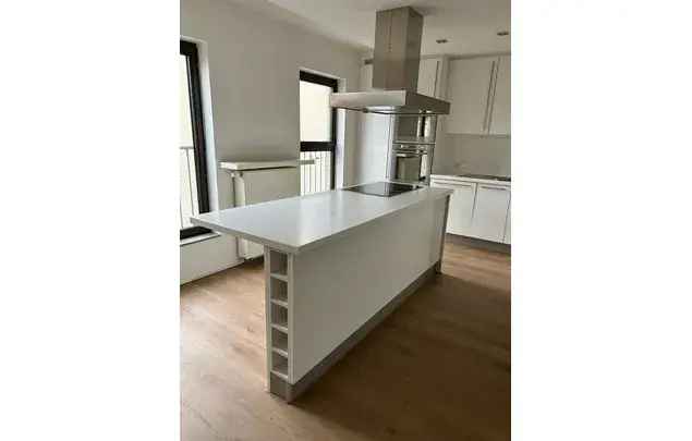 Huur 2 slaapkamer appartement van 104 m² in Ghent