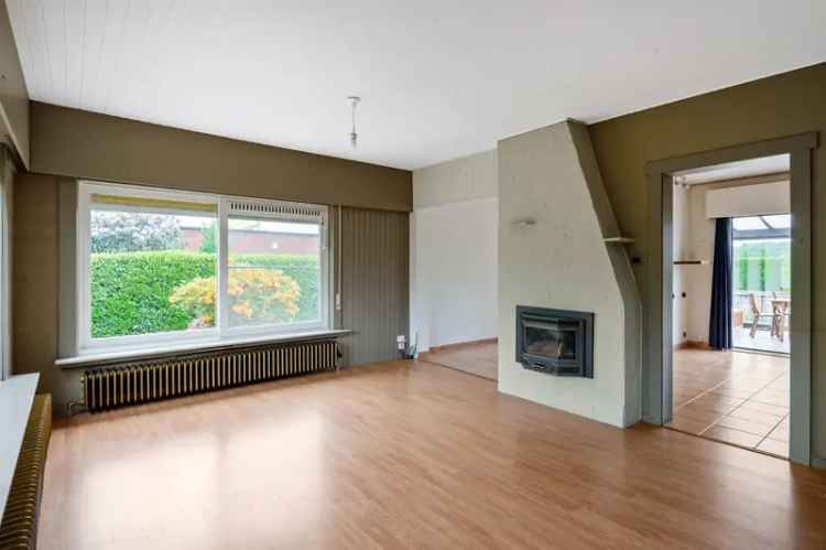 Op te frissen woning met 3 slaapkamers en grote tuin