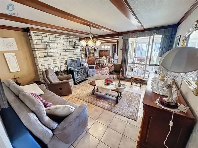 Te renoveren woning met handelsruimte Schendelbeke