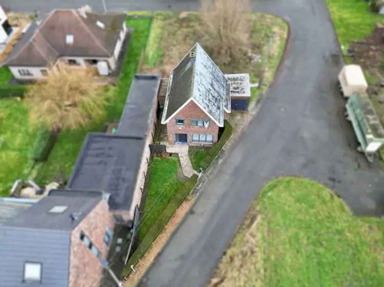 Mooi gelegen vrijstaande woning met 3 SLPK, tuin én garage!